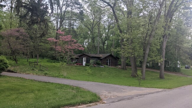 Building Photo - 8970 E Gull Lake Dr