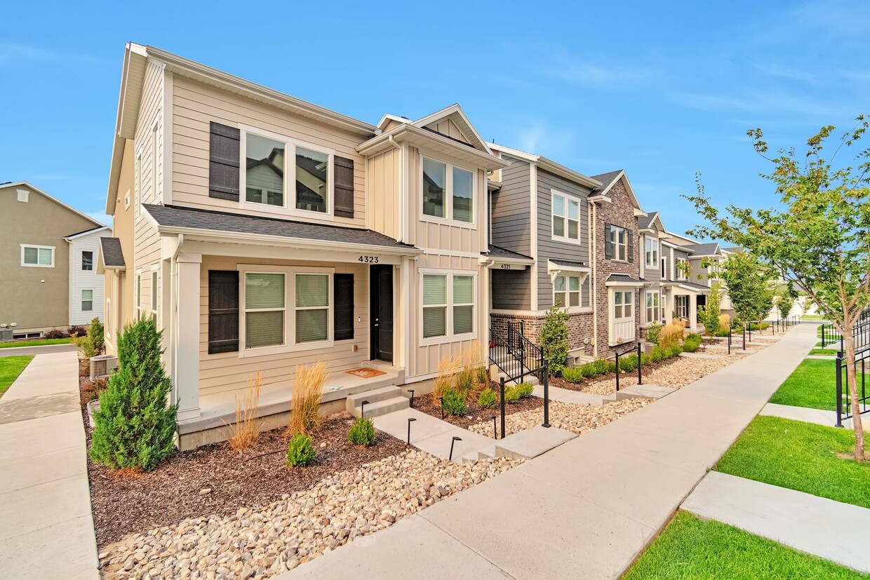 Primary Photo - Really Nice Herriman Townhouse w attached ...