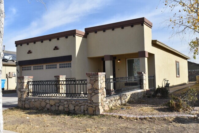Foto del edificio - 704 Lt Joe Magallanes Rd