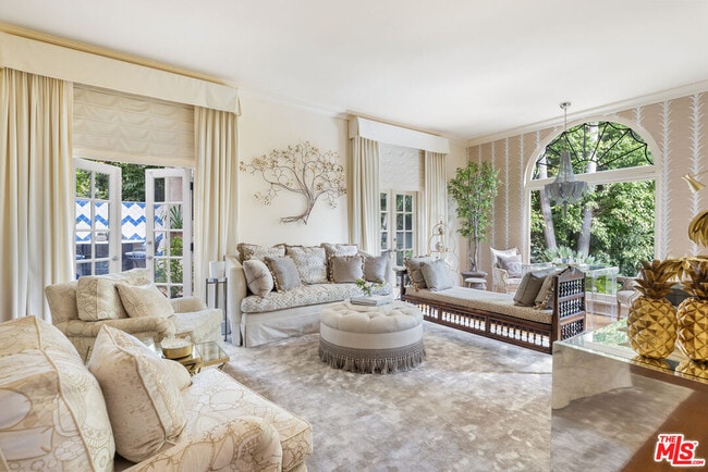 Foto del edificio - 175 W Channel Rd