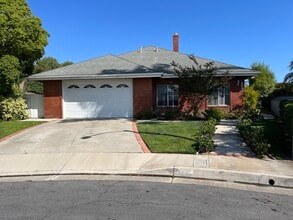 Building Photo - 483 Calle Amigo