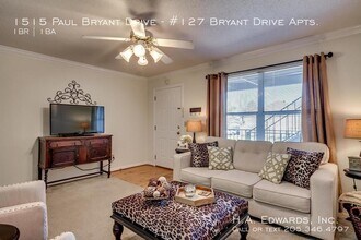 Building Photo - 1515 Paul Bryant Dr Building Photo - 1515 Paul Bryant Dr