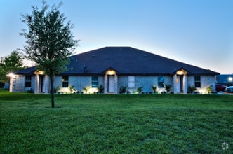 Building Photo - 800 E Daffodil Ave