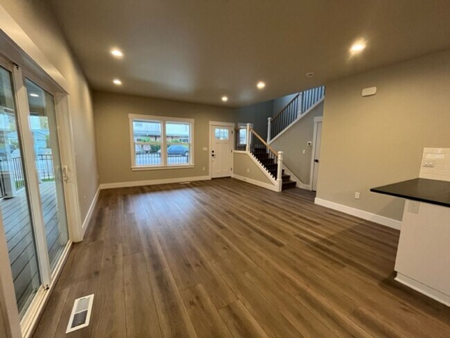 Foto del edificio - Coming Soon! 3 Bedroom 2.5 Bath Newberg OR