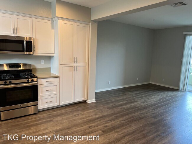 Foto del edificio - 3 br, 3.5 bath House - 184 N Orange Ave