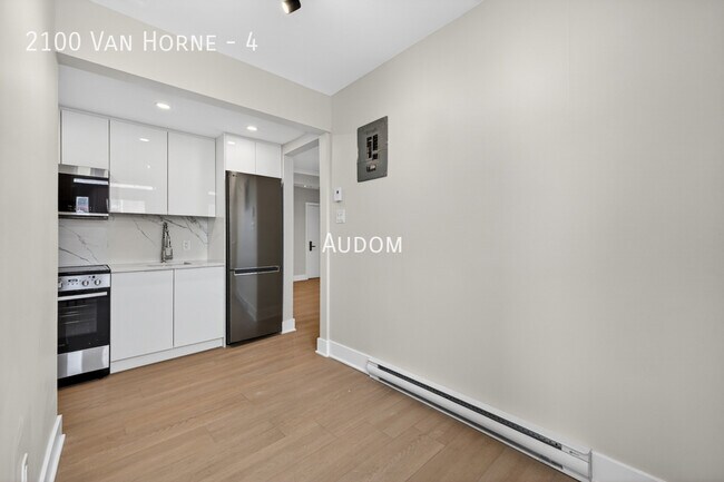 Photo du bâtiment - 2100 Av. Van Horne