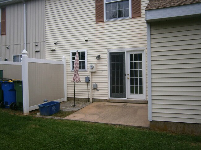 Building Photo - 2BR, 1.5 Baths in Central Schools