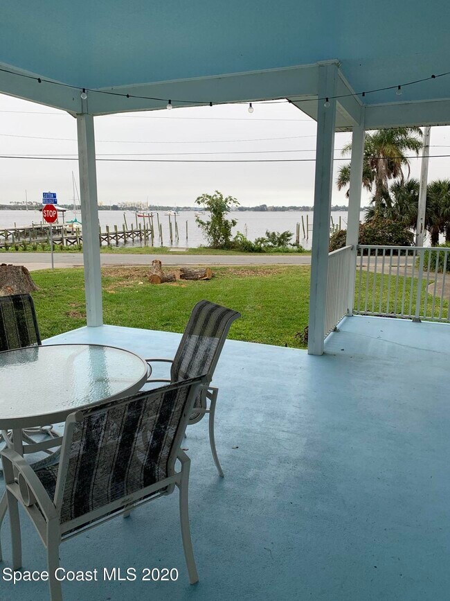 Foto del edificio - 345 Rockledge Dr