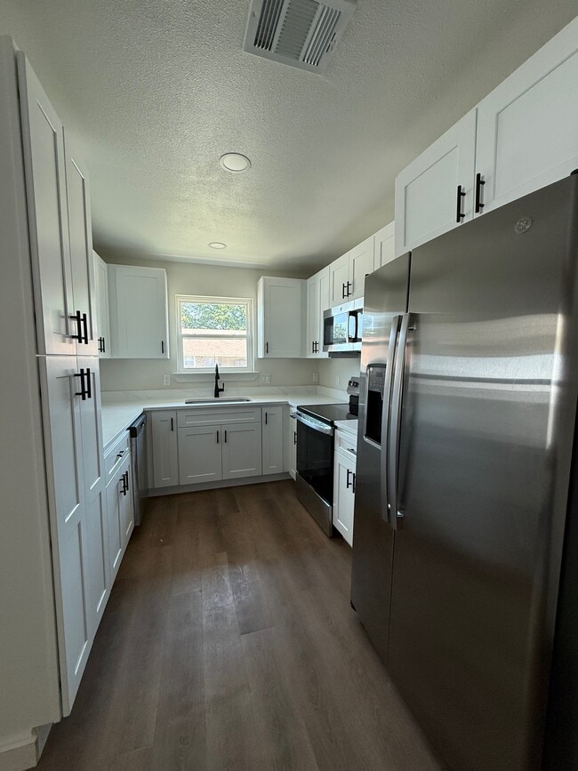 Building Photo - 2322 Lindblad Ct