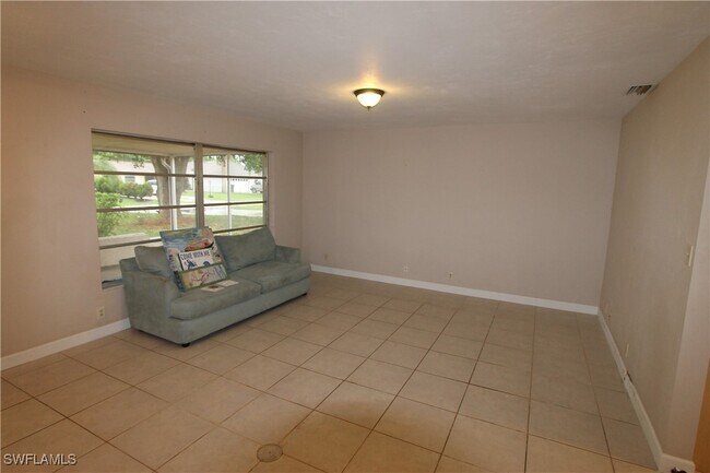 Foto del edificio - 787 98th Ave N
