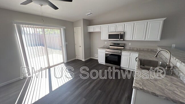 Building Photo - 5018 S Rosemary Dr