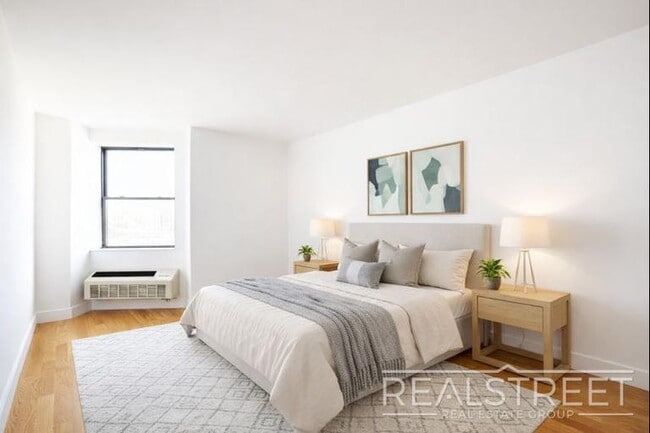 Building Photo - LUXURY 2 BED LOFT in Queens!