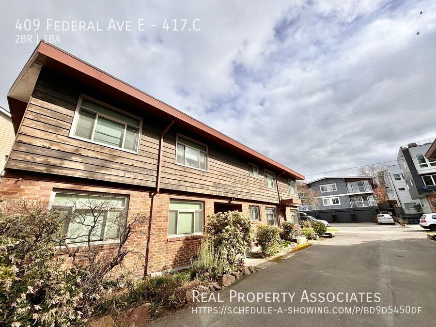 Primary Photo - Charming Top-Floor 2-Bedroom Corner Unit w...