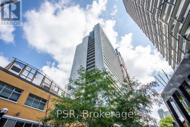 Building Photo - 330 Richmond St W