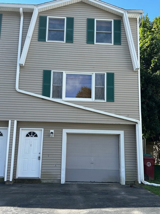 Building Photo - 19 Doane St