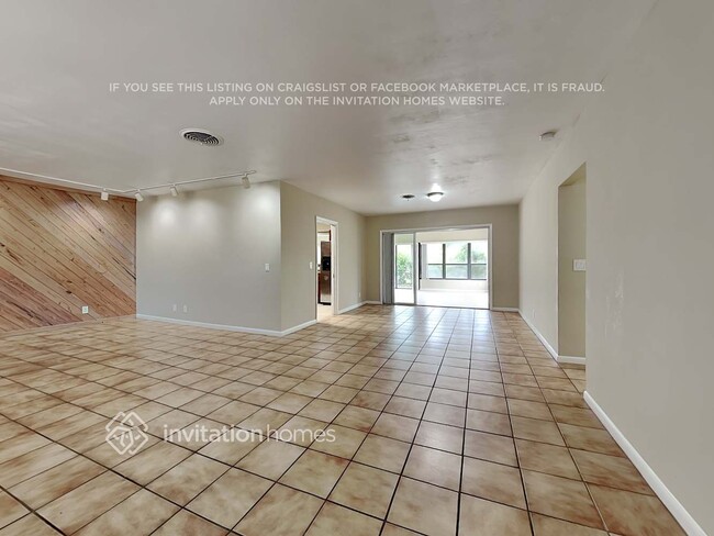 Building Photo - 7700 W Lake Dr