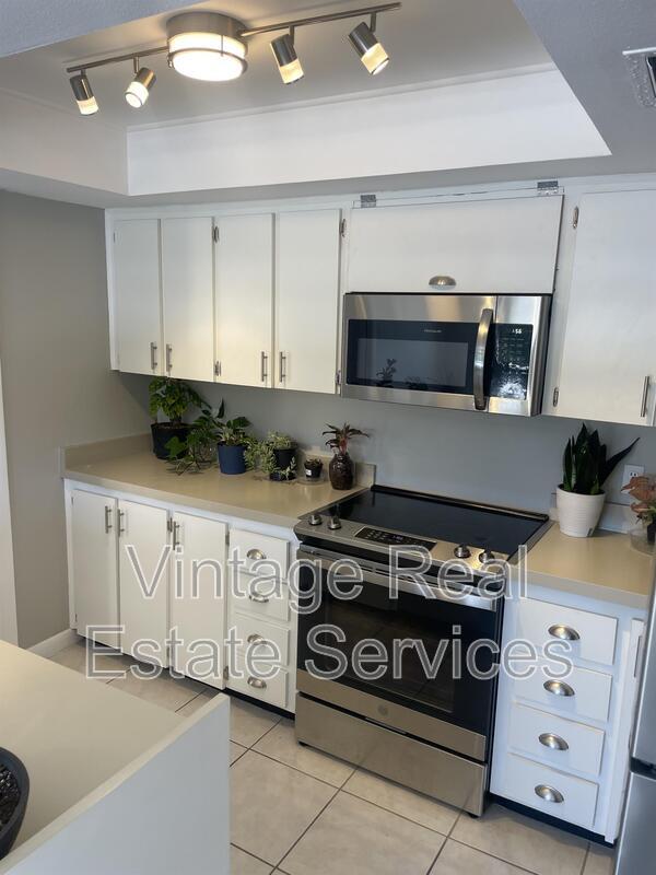 Building Photo - 2621 Cove Cay Dr