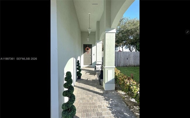 Building Photo - 343 NE 36th Terrace