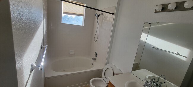 Foto del edificio - 14353 E 1st Dr