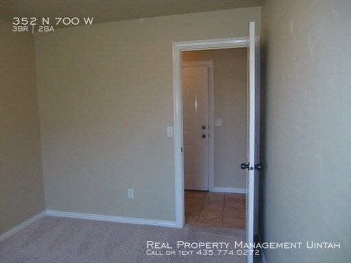Building Photo - Legacy Meadows Twin Home