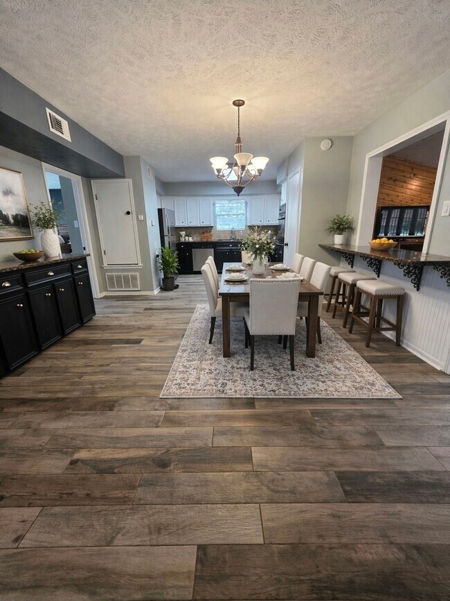 Foto del edificio - 1844 Rollingwood Dr