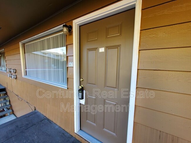 Building Photo - 136 Stoneway Dr NW