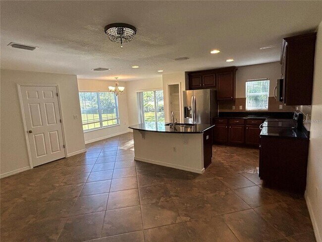 Foto del edificio - 2802 Birchcreek Dr