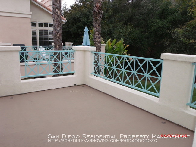 Building Photo - Gorgeous Sabre Springs Condo in San Tropico!