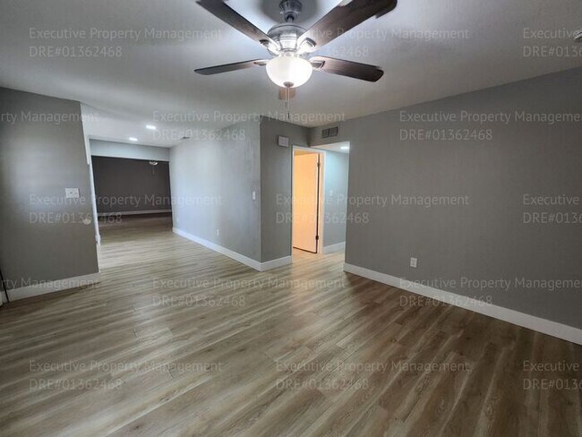 Building Photo - 4 bedroom 2 bath great location.