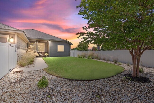 Foto del edificio - 1901 Discovery Blvd