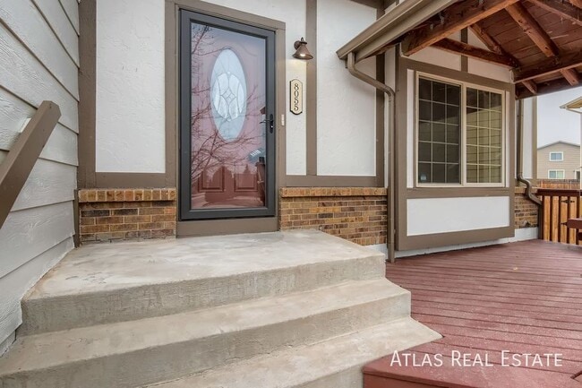 Building Photo - 8055 Pinoak Ct