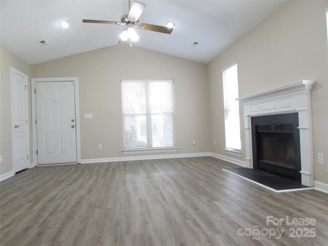 Building Photo - 1711 Chantilly Ln