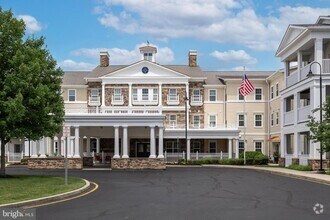 Building Photo - 170 Greentree Rd