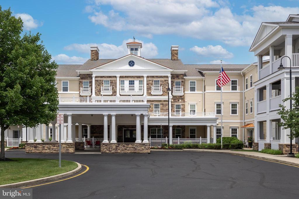 Foto principal - 170 Greentree Rd