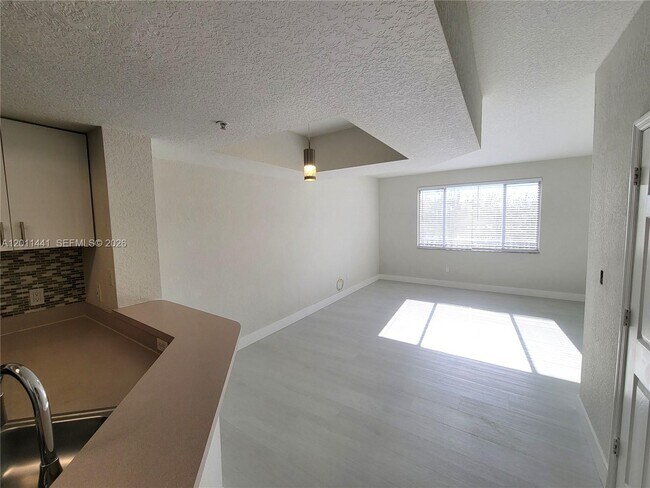 Foto del edificio - 755 SW 148th Ave