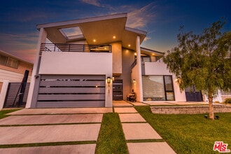 Building Photo - 2122 Castle Heights Ave