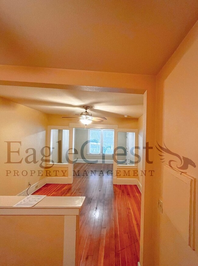 Building Photo - 105NSP