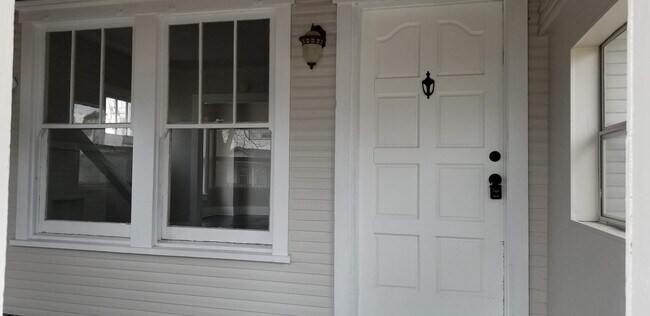 Building Photo - 132 Ashwood - 2 bedroom 1 bath in North Ri...