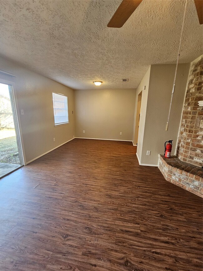 Foto del edificio - 2714 Lower Valley Dr