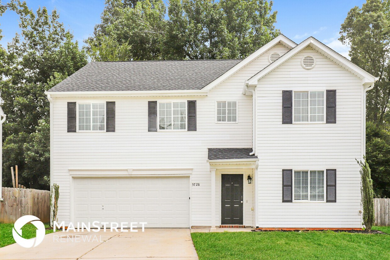 Foto principal - 5728 Hidden Lake Dr