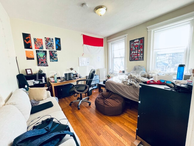 Building Photo - 75 Chester St