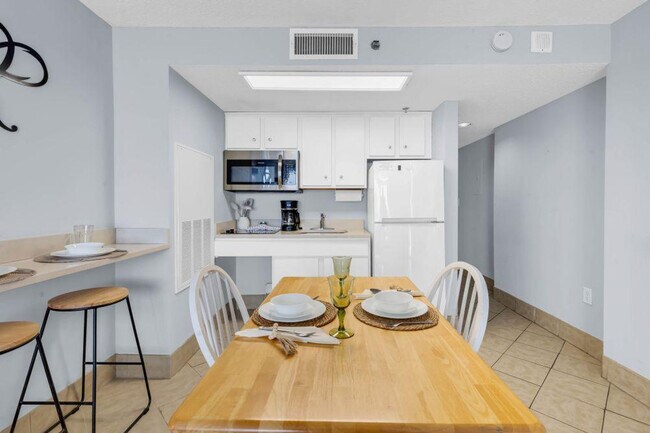 Foto del edificio - 647 N Creekside Dr