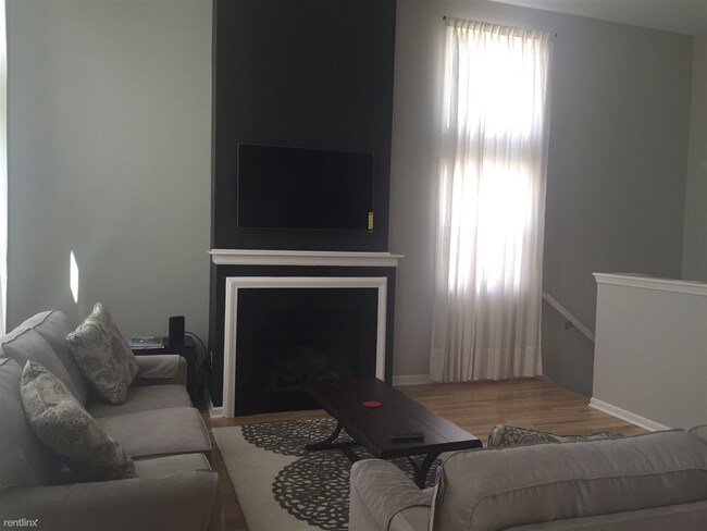 Foto del edificio - 7916 Cottonwood Ln