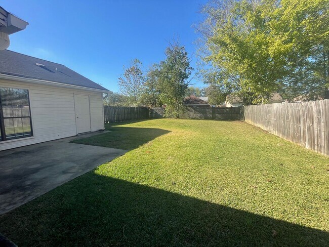 Foto del edificio - ** 3 bed 2 bath patio home located off Woo...