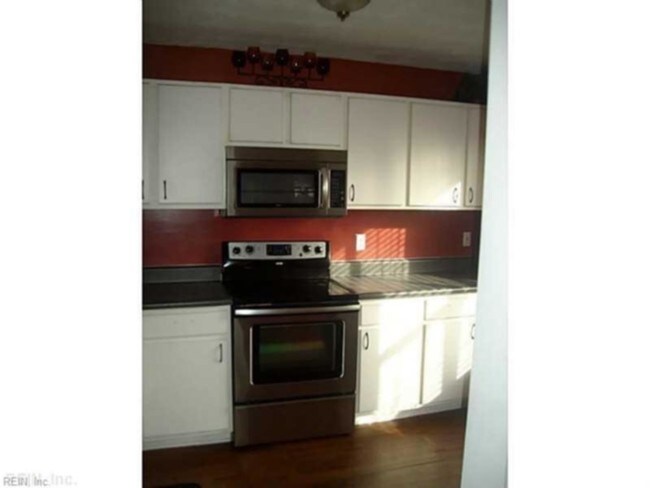 Building Photo - 305 Civil Ct