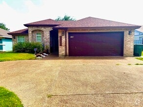 Building Photo - 1109 Sapphire St