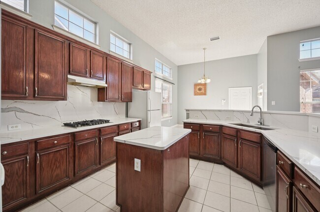 Foto del edificio - 4400 Foxtail Ln