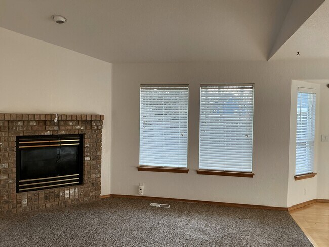 Sala de estar - 2027 North Dove Avenue