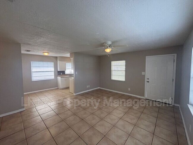 Foto del edificio - 2437 Chase Ave