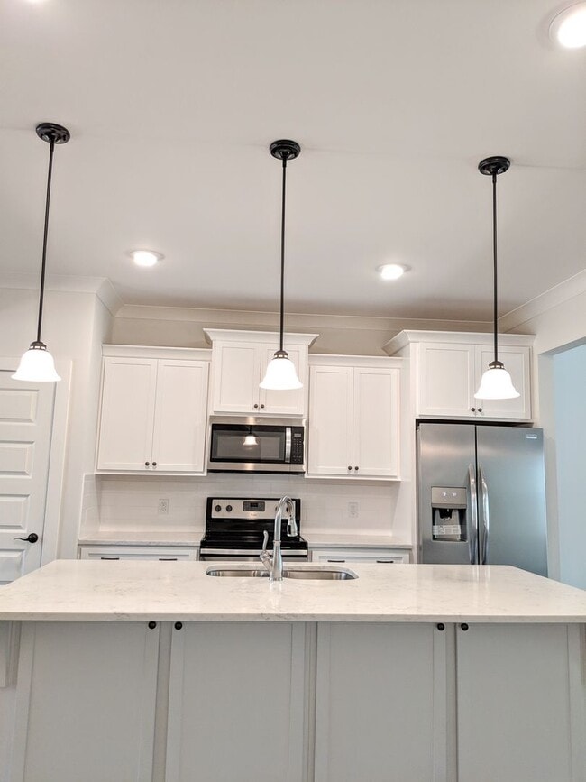 Building Photo - 8100 Lenox Creekside Dr